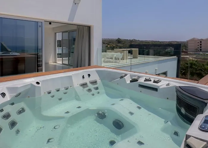 Cove Seaview - Neptune Ayia Napa